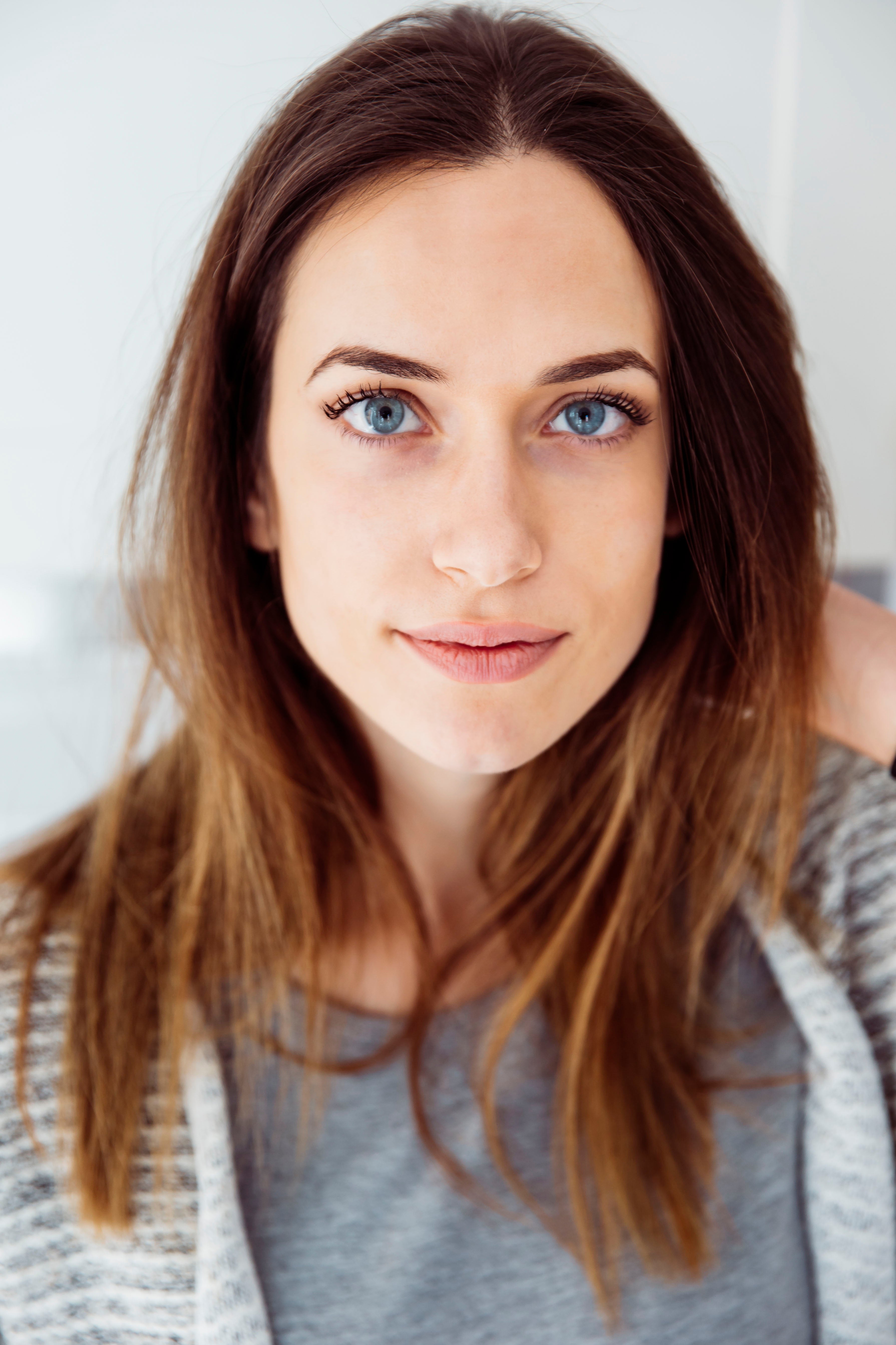 files/pretty-woman-looking-camera.jpg